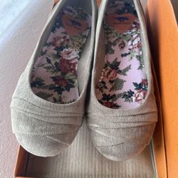 Girls Slip On Tan Corduroy Shoes 6.5