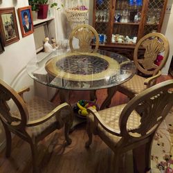 5 Piece Dinning Table With Chairs