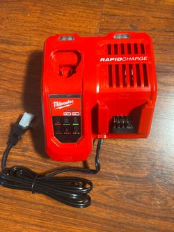 MILWAUKEE  RAPID CHARGER  M12 and M18 12-Volt/18-Volt Lithium-Ion Multi-Voltage Rapid Battery Charger