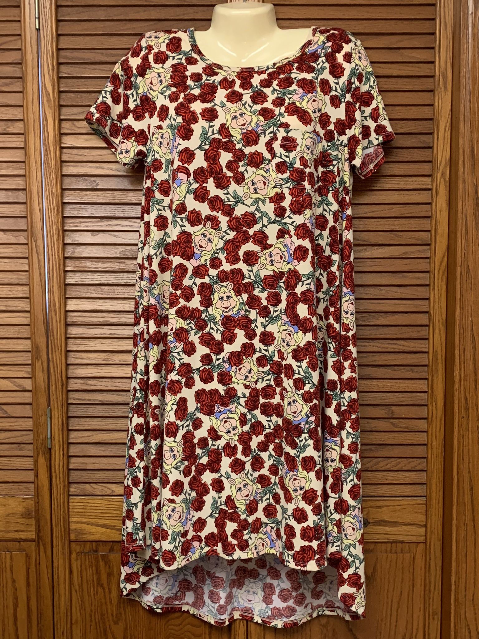 LuLaRoe M Women’s Carly Dress Disney Muppets Miss Piggy Red Roses NEW