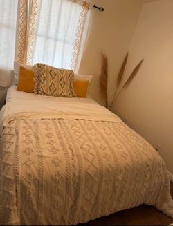 Queen Mattress, queen metal bed frame, queen bedding
