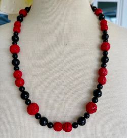 Vintage 14k VVV Chinese cinnabar red and onyx black stone beaded necklace 28” in
