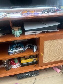 Ps5 1 tb with disc port, 2 controllers and games