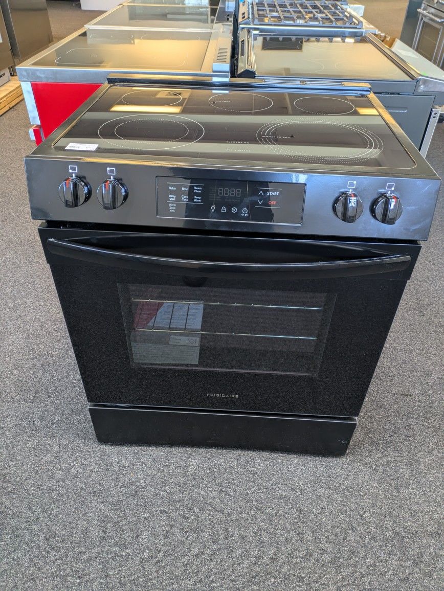 Frigidaire FCFE3062AB
30 Inch Freestanding Electric Range