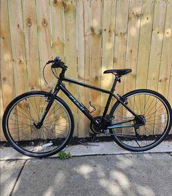 Like new! FUJI Absolute 2.1 Hybrid Bike