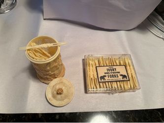 Hong Kong Trading Co. Ivory Plastic Hors D'Oeuvre Forks with Decorative Holder