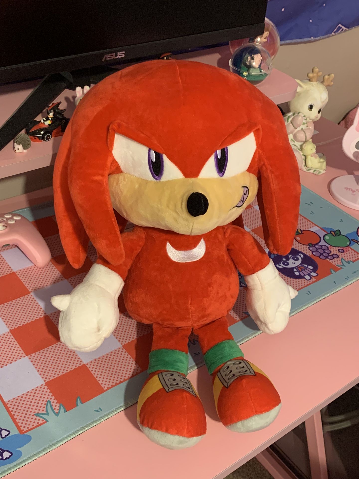 Knuckles the Echidna Hug me plush