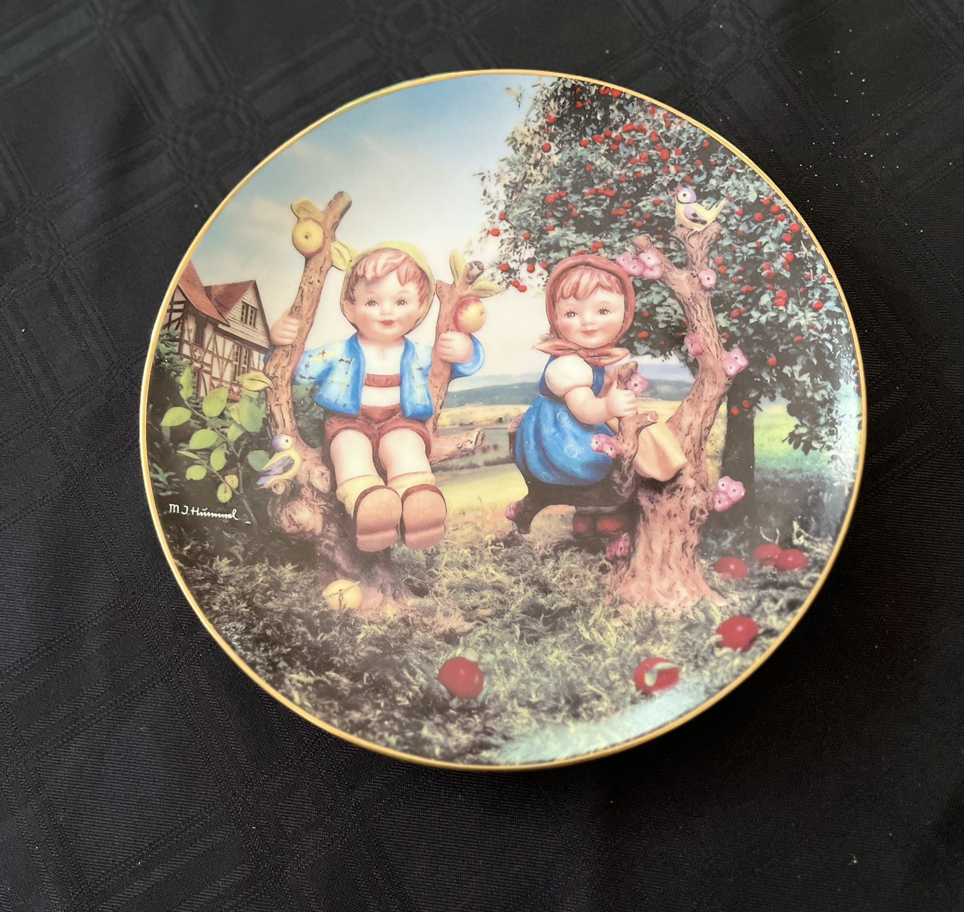 M. I. Hummel plate: Apple Tree Boy and Girl