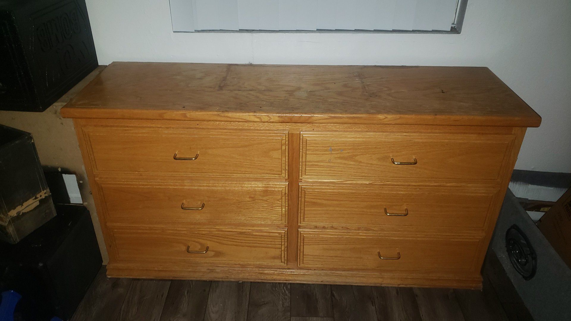 6 drawer dresser. Real wood. Nice condition. Make offer. I need to move soon