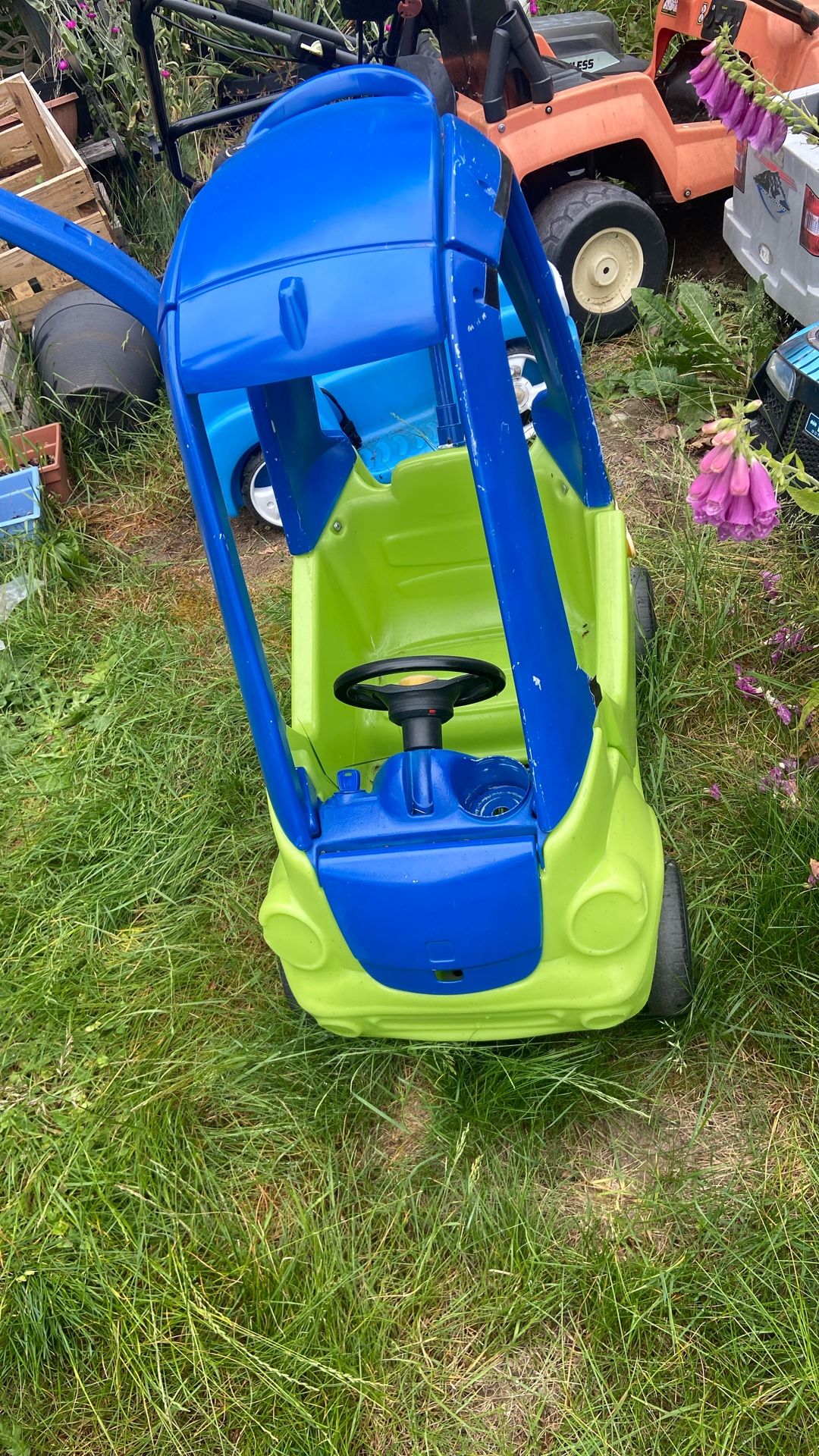Cozy Coupe Price 10$. Pick Up. E. 72. and. Grandview. E. Tacoma