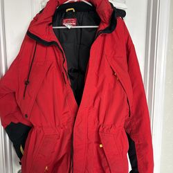 Vintage Vintage Marlboro Country Store Down Jacket, a popular piece of outdoor apparel from the 1990s.