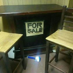 Bar with 2 stool made of oak wood