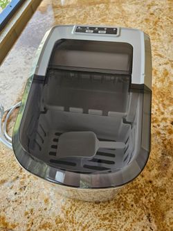 Frigidaire Ice Maker/Machine