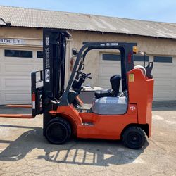 Toyota Forklift (READ LISTING)