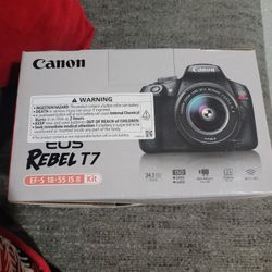 CANON EOS Rebel T7 EF-S 18-55mm IS II Kit