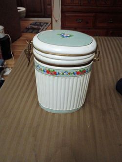 vintage Knott's Berry Farm Foods Ceramic Canister.