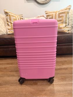 Beis Medium check In Roller in the color (BERRY)