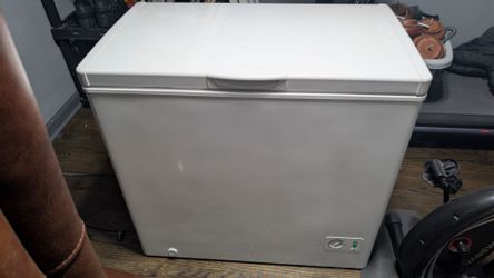 7.0 cc. ft. Chest freezer