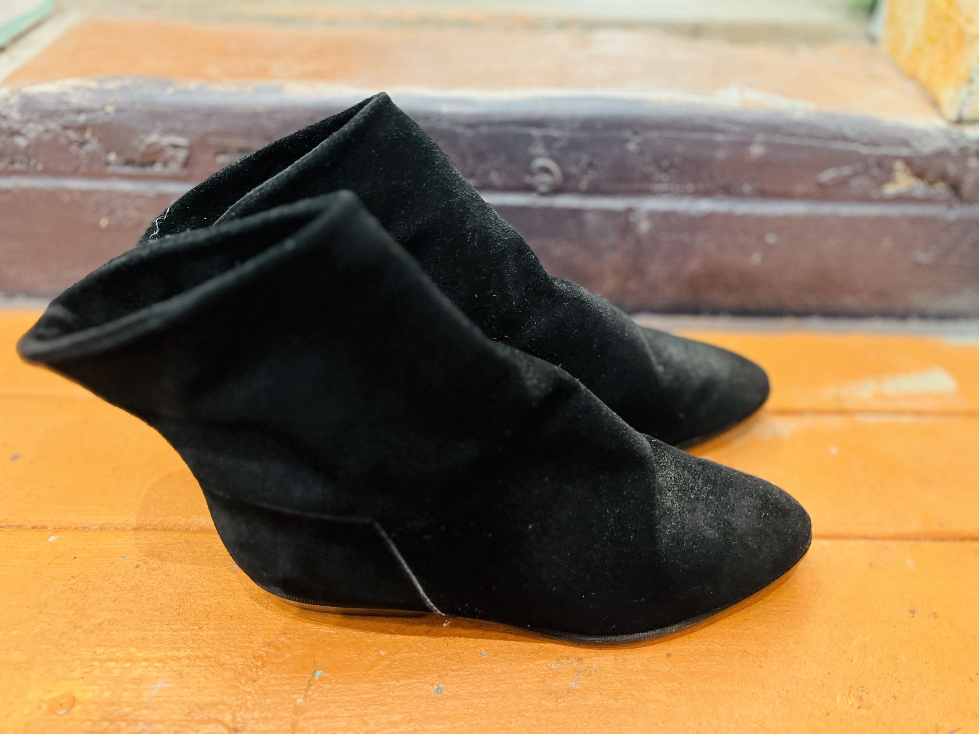80s Vintage Joyce California Black Suede Booties