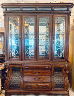 AICO By Michael Amini SOVEREIGN China Cabinet