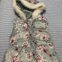 Toddler Girls Floral Puffer Vest Size 2t