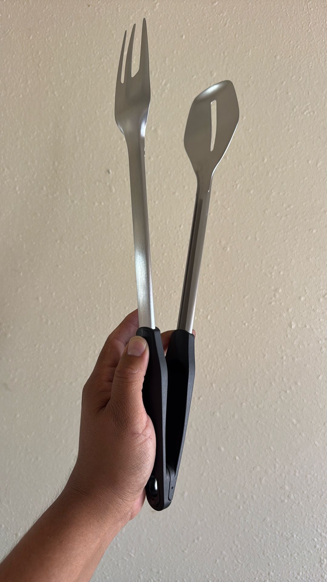 Tupperware BBQ Tongs 35$