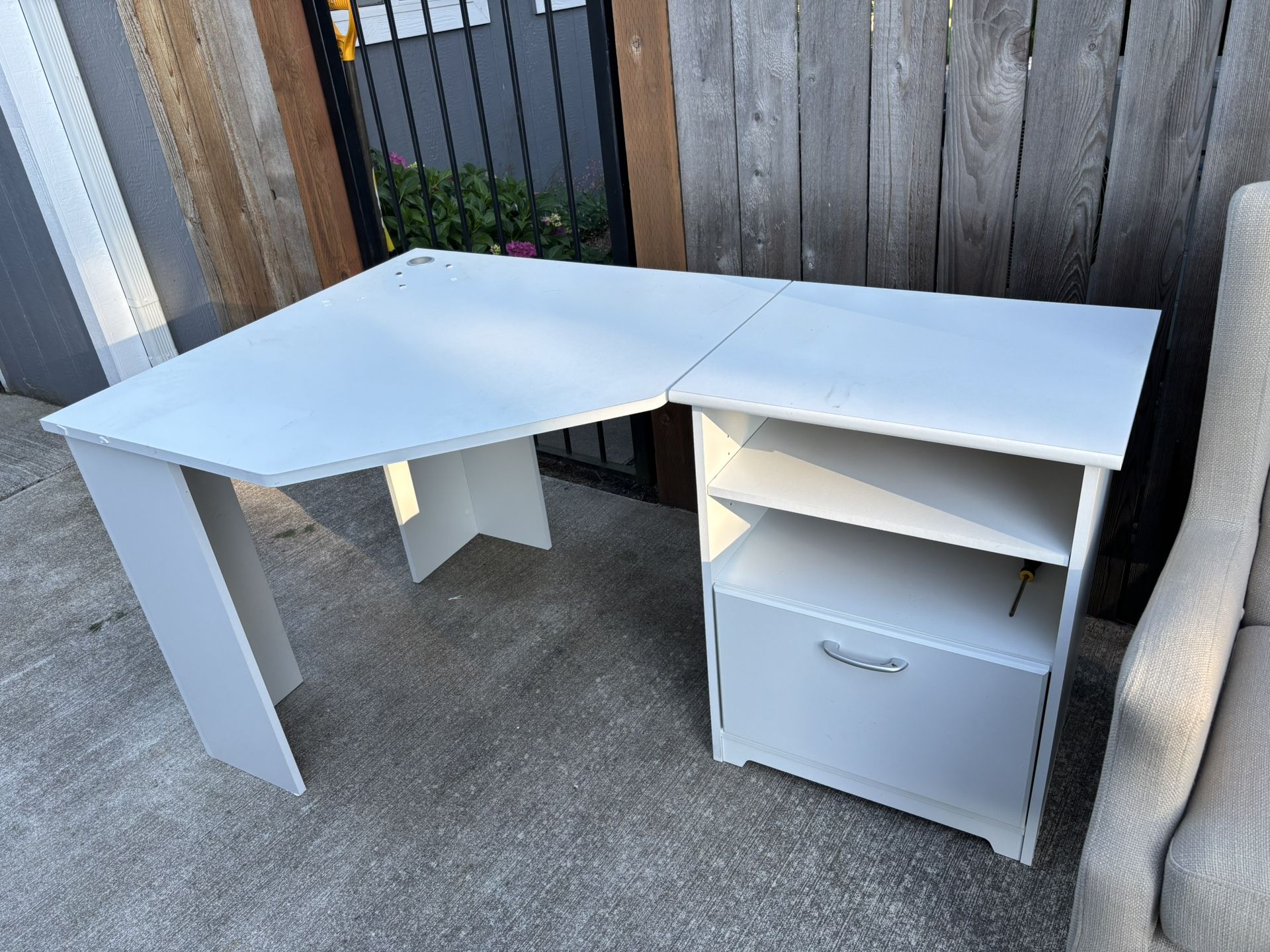 Computer Desk White-Great condition!