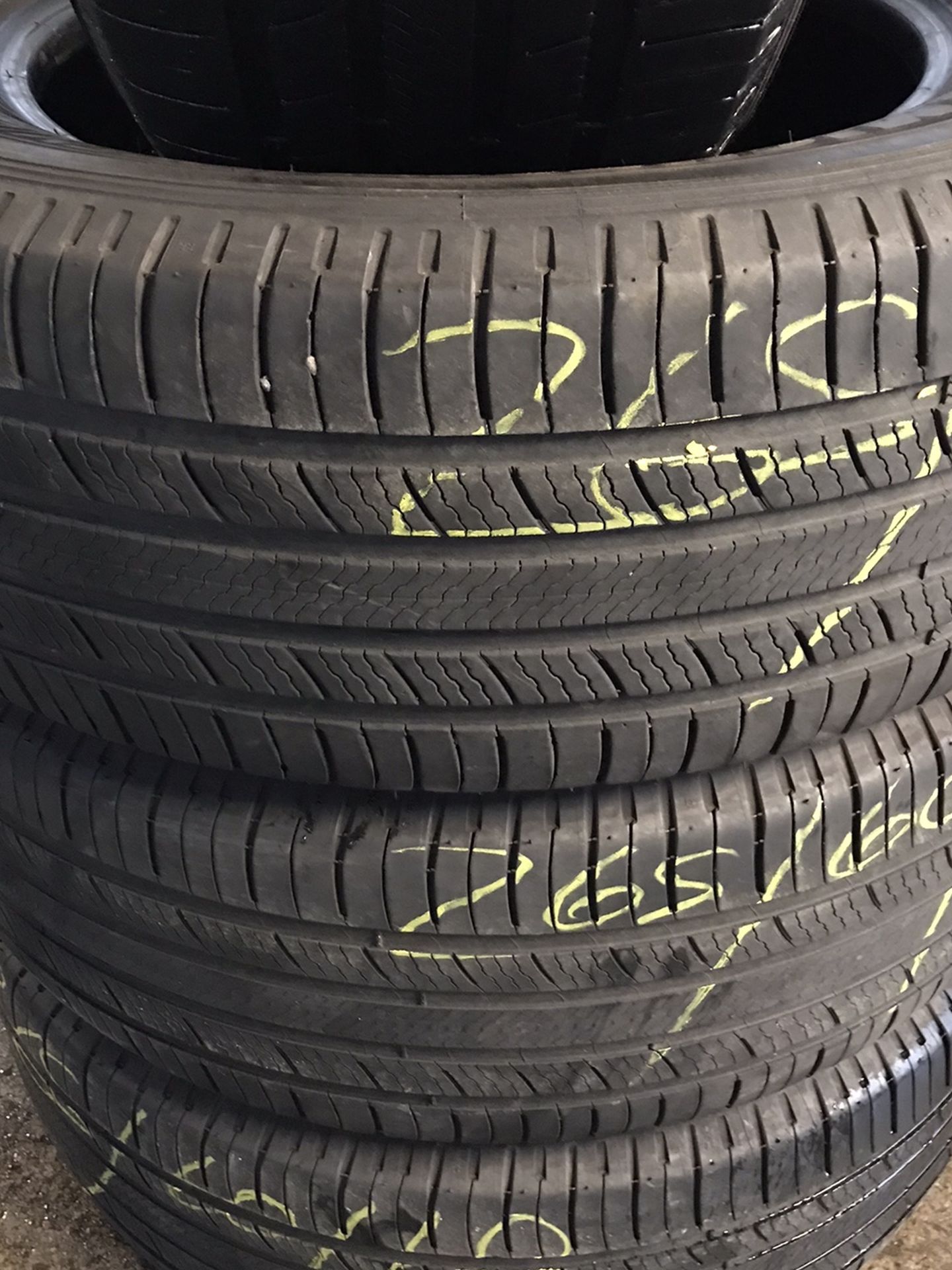 Set Of Uses Tires MICHELIN 2656018