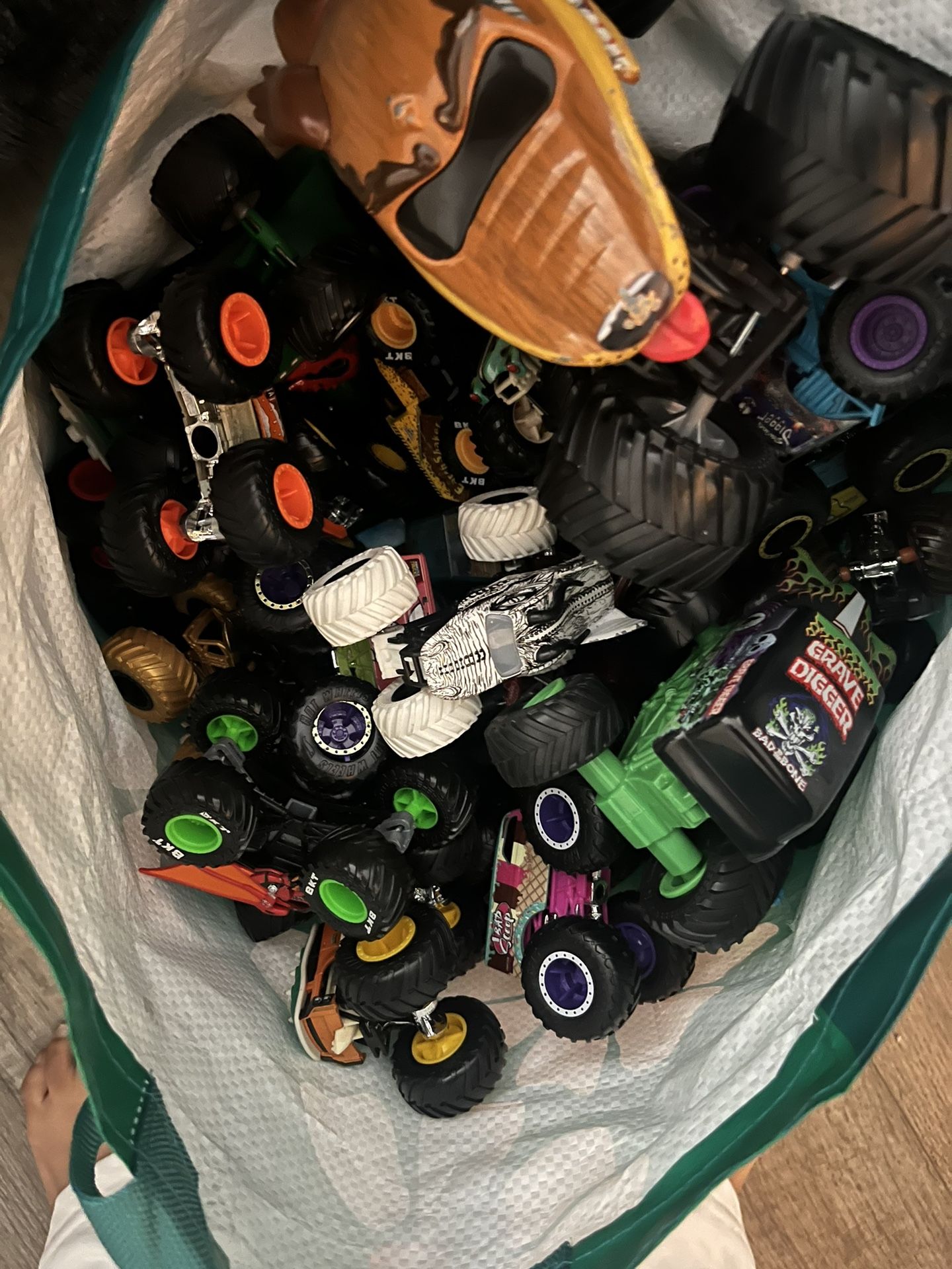 Monster Jam Hot Wheels