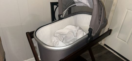 Uppa Bassinet Almost Brand New!