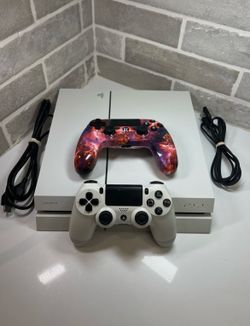 Sony PS4 Glacier White Console System Wires/2 Controllers PlayStation 4 Clean