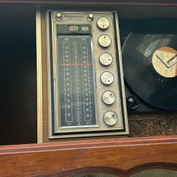 Magnavox. 