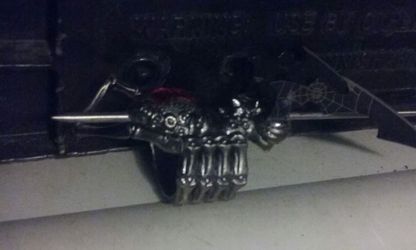 A black widow finger knife