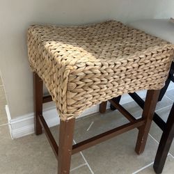 4 Countertop Chairs
