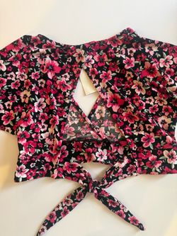Black Floral Tie-Back Crop Top