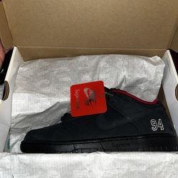 Supreme Dunks 