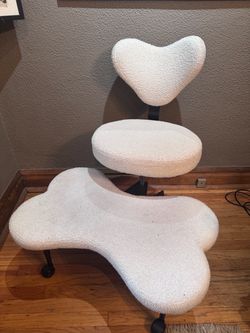 Boucle Kneeling Chair with Footrest