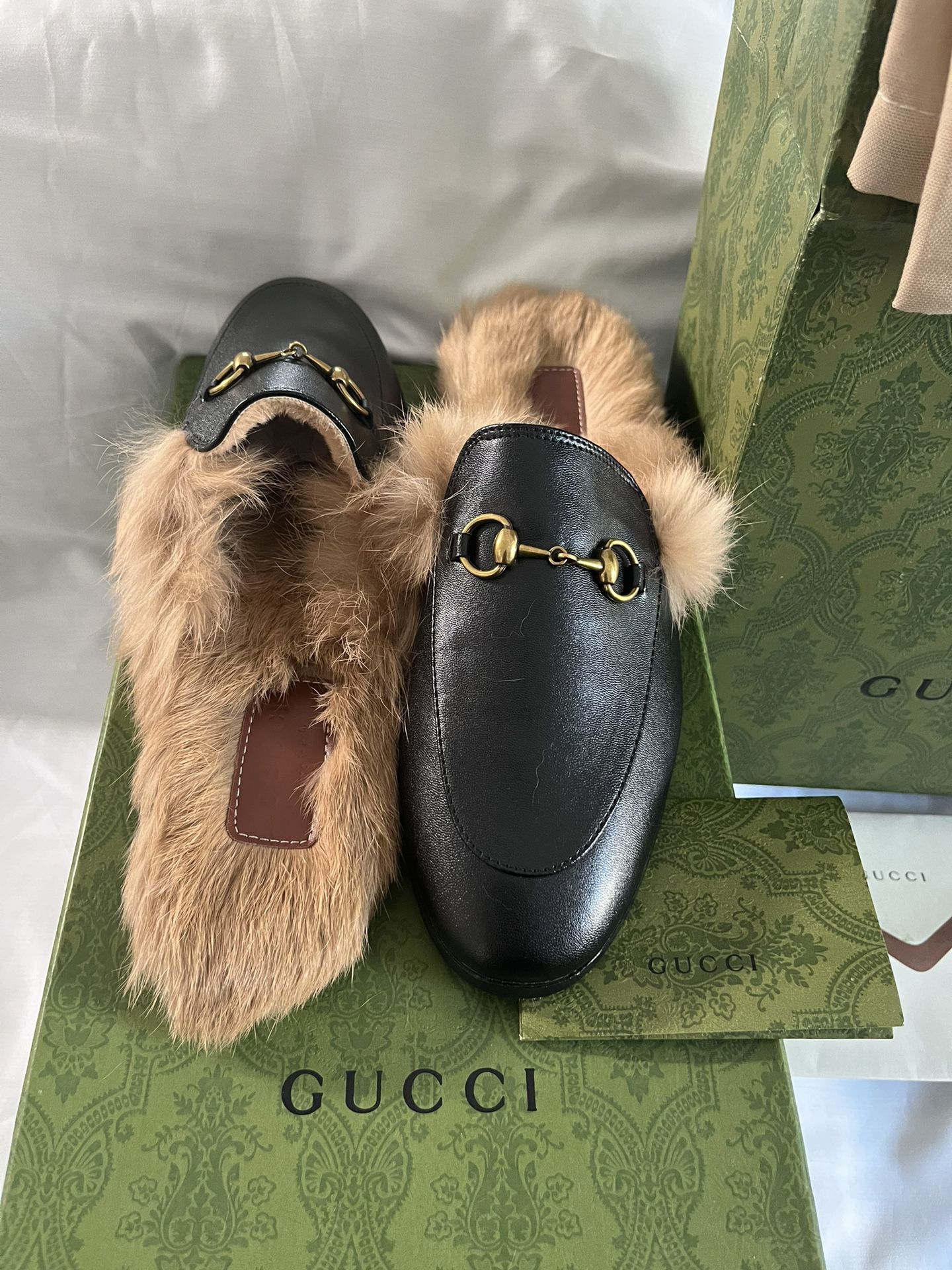 Gucci Men's Princetown Horsebit Leather Backless Black Loafers w/ fur (Size: Men's for Sale in Valley Stream, NY - OfferUp