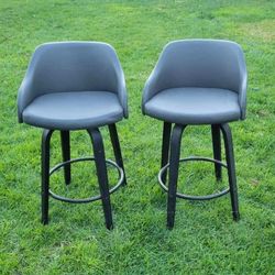 2 Outdoor High Chairs