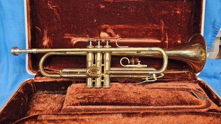 OLDS AMBASSADOR TRUMPET WITH CASE