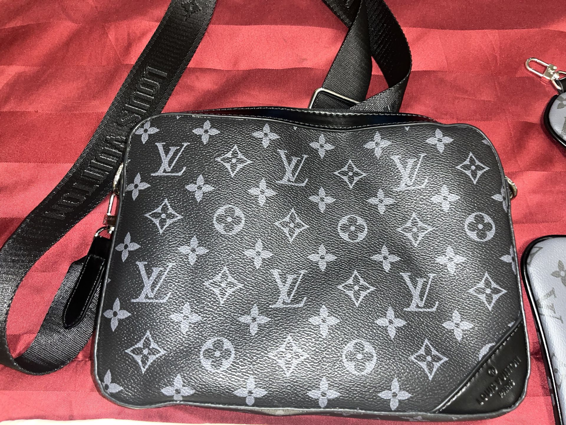 Louis Vuitton Cosmetic Bag for Sale in Austin, TX - OfferUp