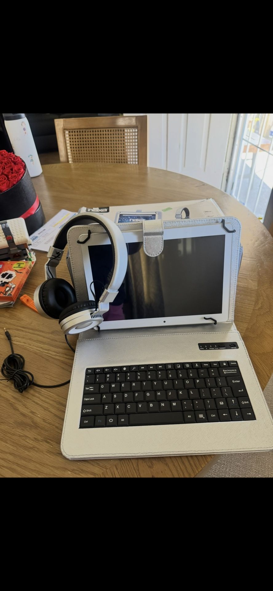 Tablet 10.1 Cover Con Teclado Y Audífonos