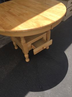 SMALL KITCHEN TABLE