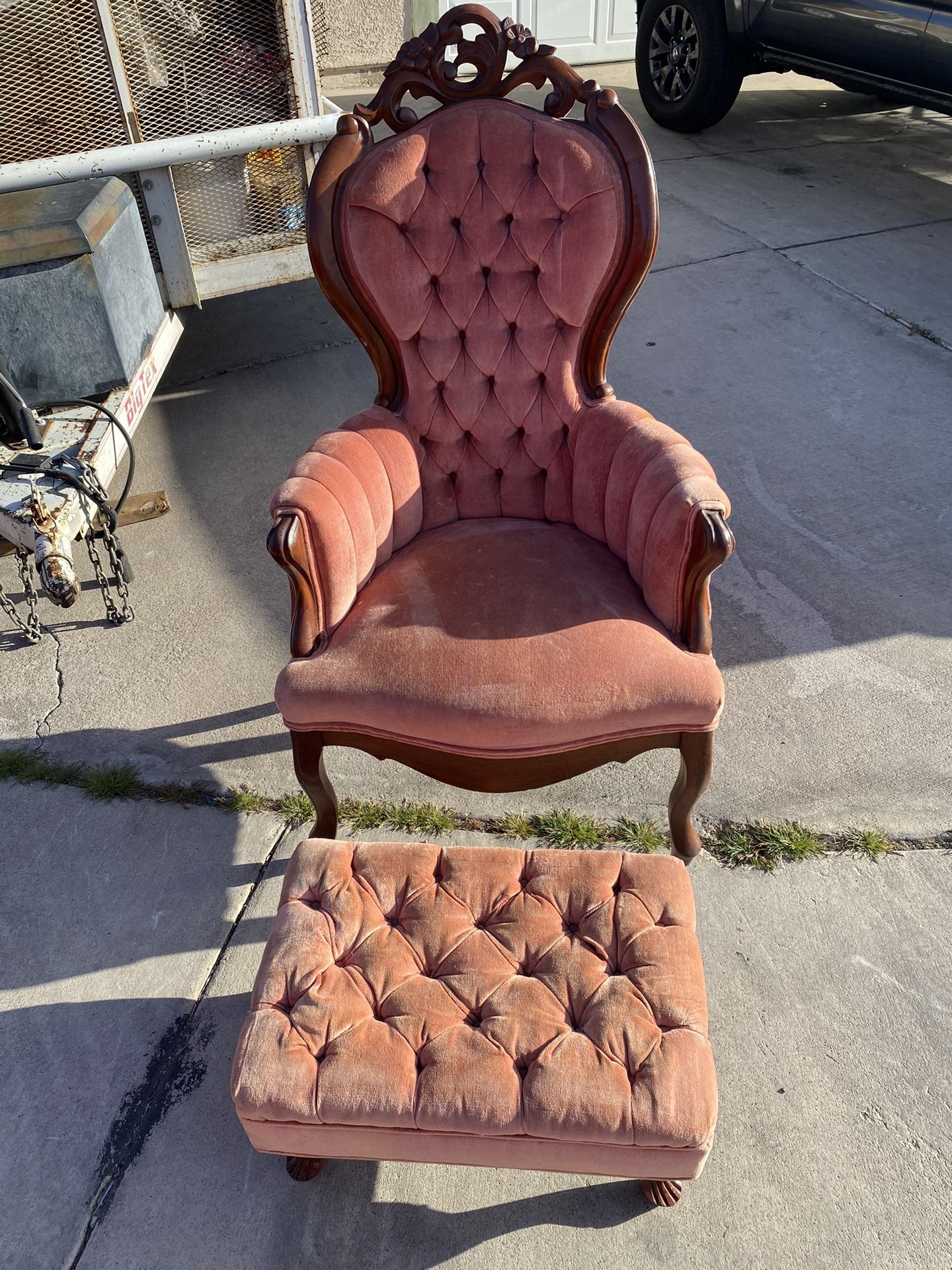 Chair With Ottoman