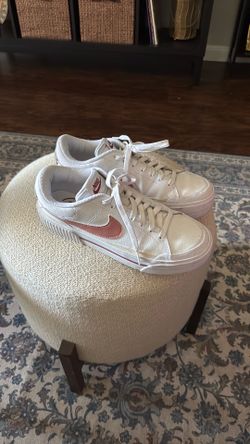 Women’s 8.5 Court Vision Nikes