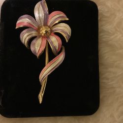 Beautiful Vintage Brooch,gold tone w/pink,purple,and White Metallic ( Kramer)