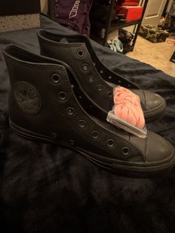 Black converse w pink laces 8W