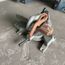 Milwaukee Compound Miter Saw