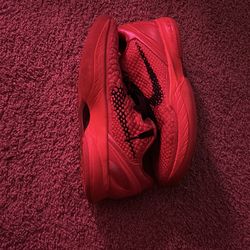 KOBE 6 REVERSE GRINCH SIZE 8 MENS