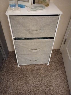 3-draw nightstand/ table